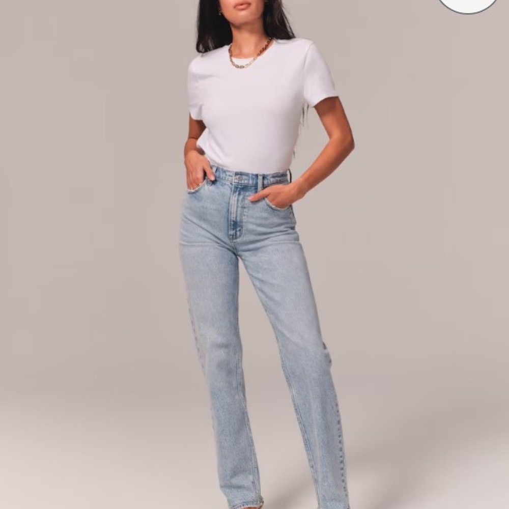 Abercrombie & Fitch - Ultra High Rise 90s Straight Jean in Color Light